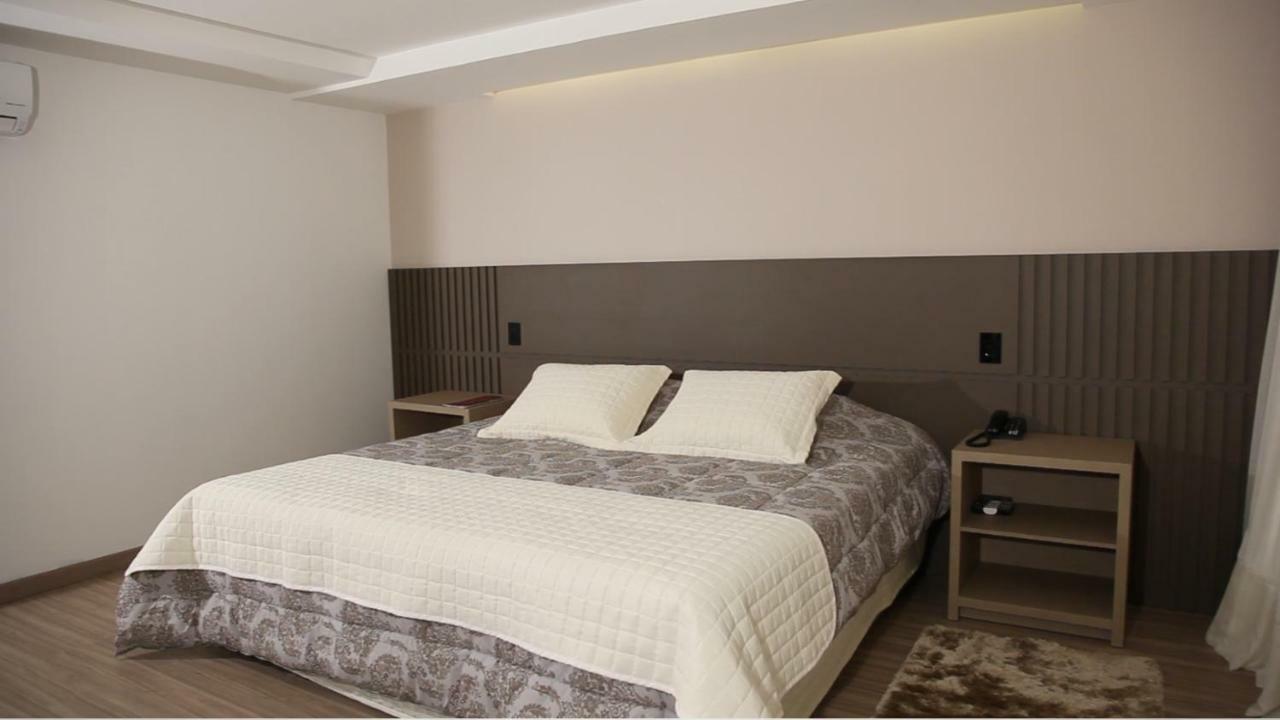 Deluxe Double or Twin Room,1105359087:JPEG