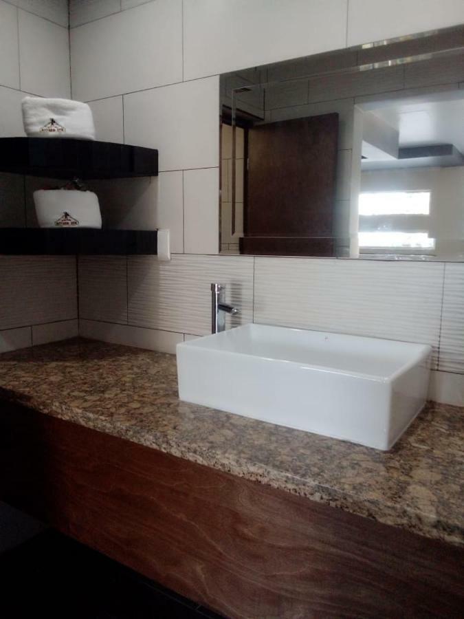 Deluxe King Suite