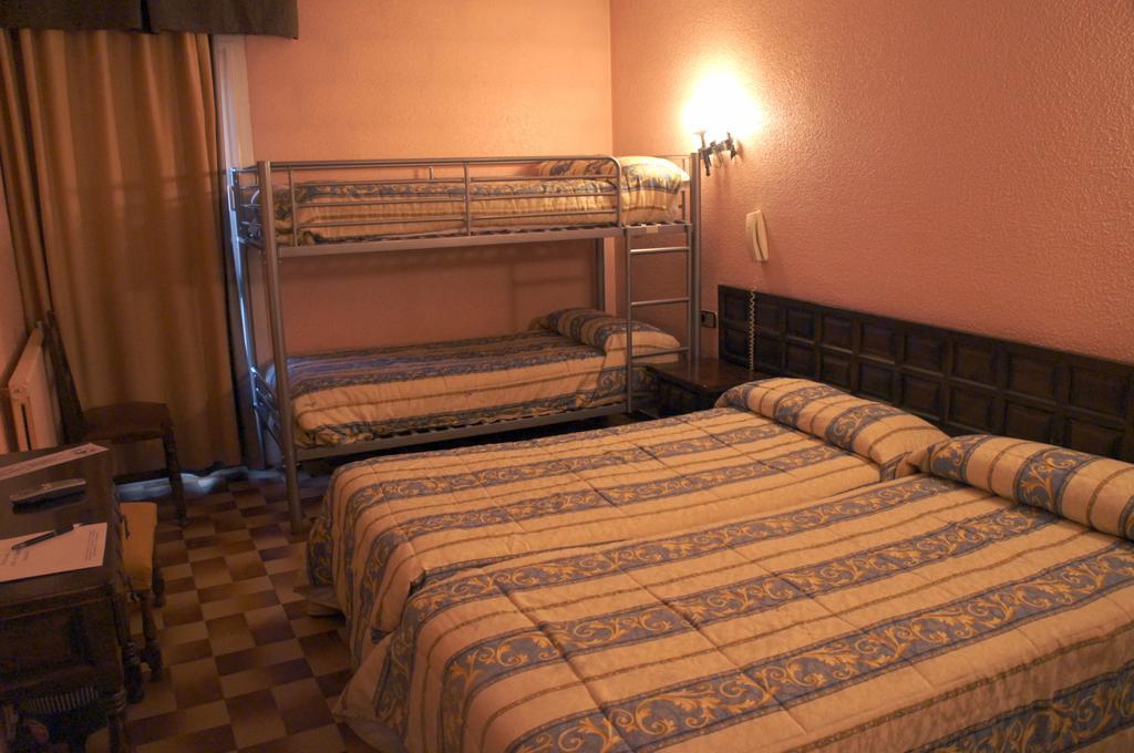 Chambre Quadruple (2 Adultes + 2 Enfants)