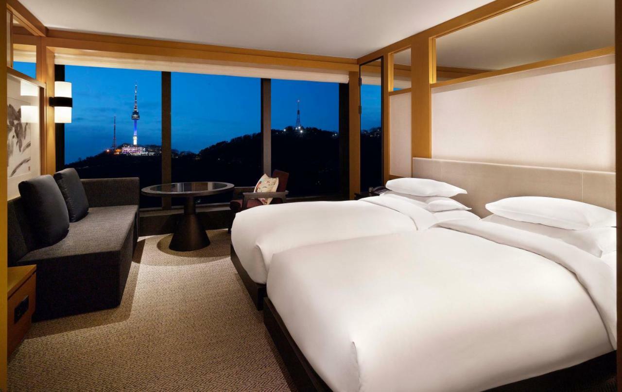 Quarto com 2 Camas de Solteiro - Acesso à Área VIP