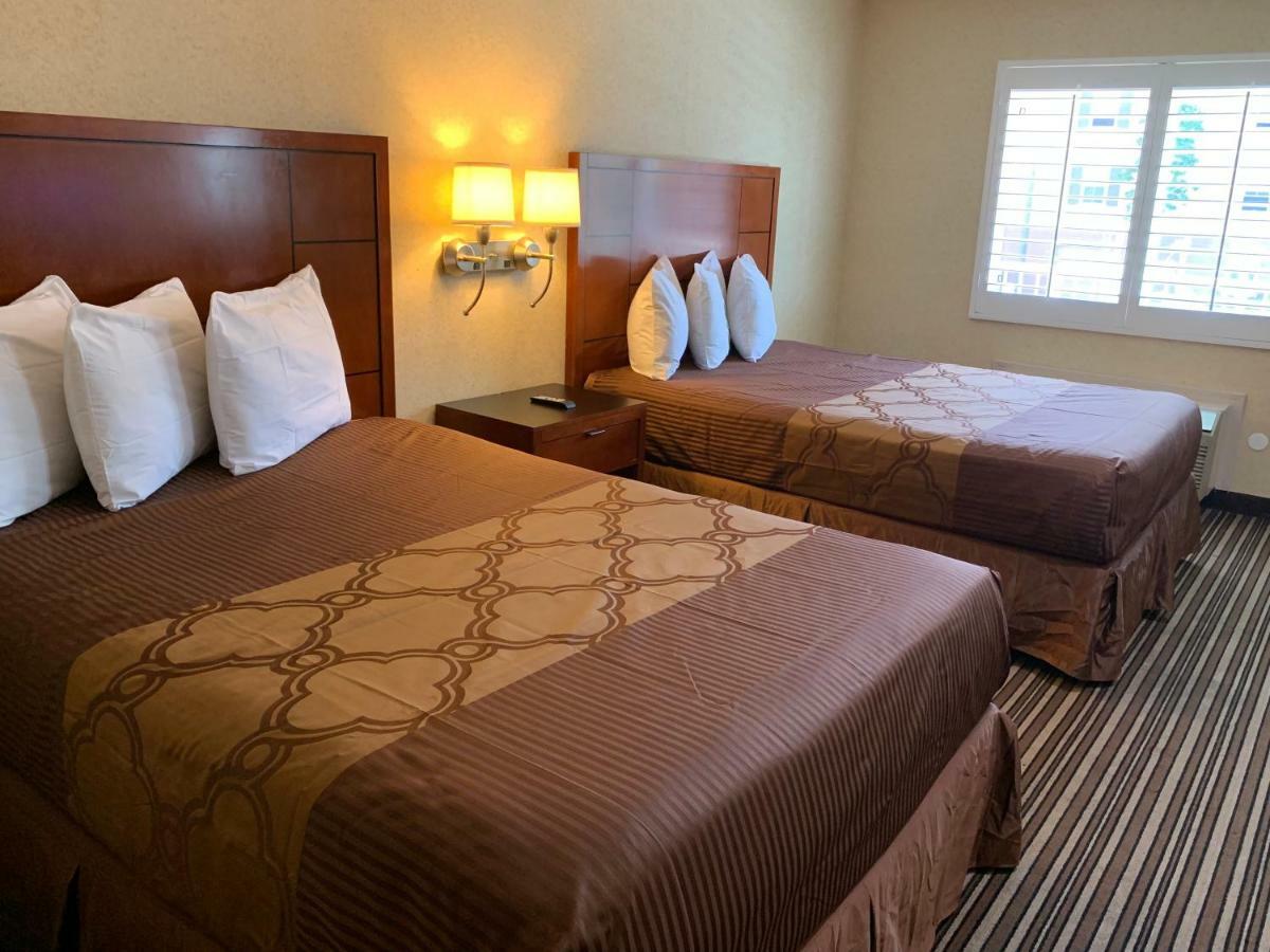 Queen Room with Two Queen Beds - Non-Smoking