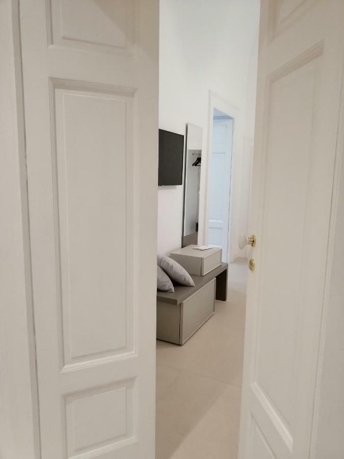 Suite,798385668:JPEG