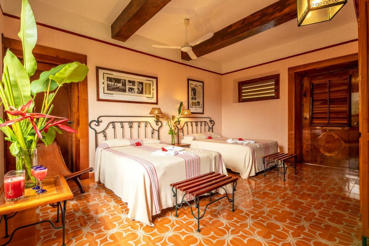 Chambre Supérieure avec Bain à Remous