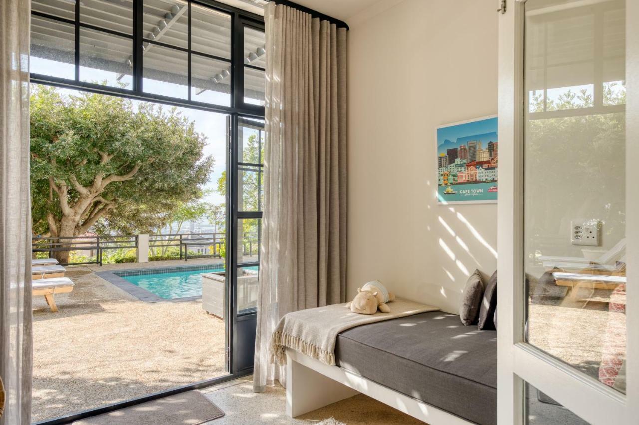 Comfort Doppelzimmer mit Aussicht auf den Pool.