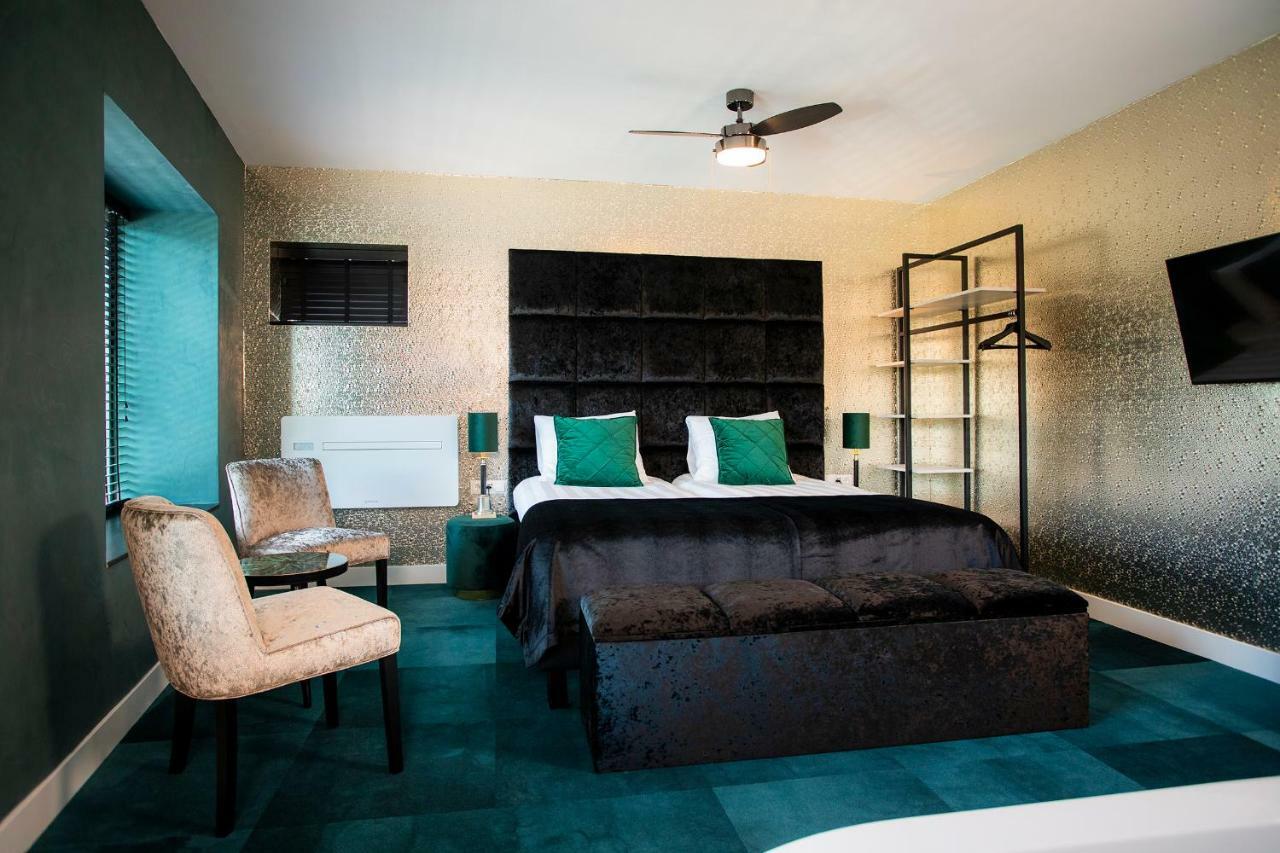 Executive Suite,805305222:JPEG