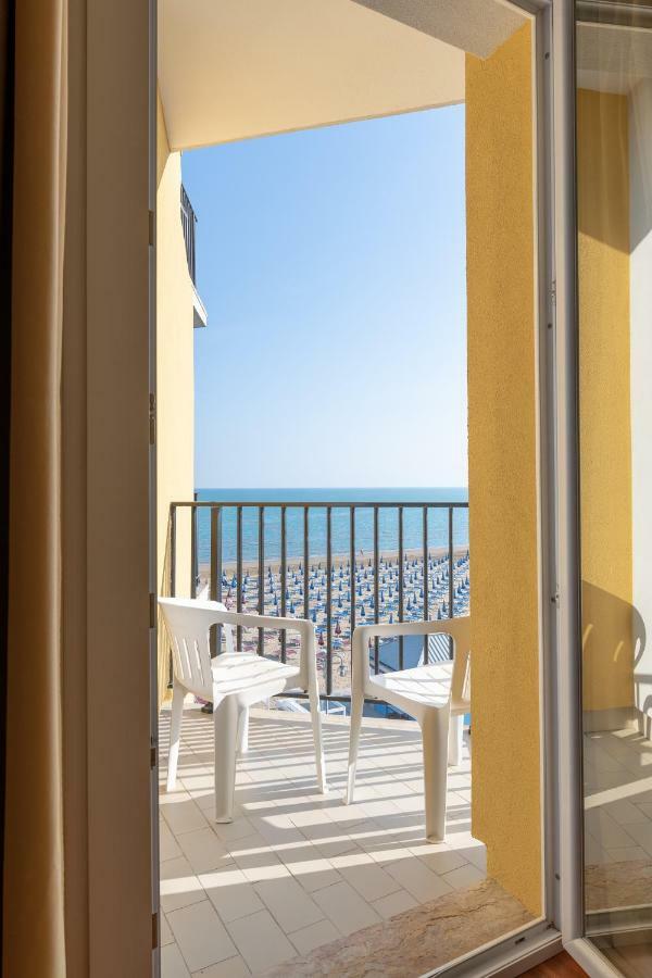 Camera Singola Comfort con Vista Mare Parziale