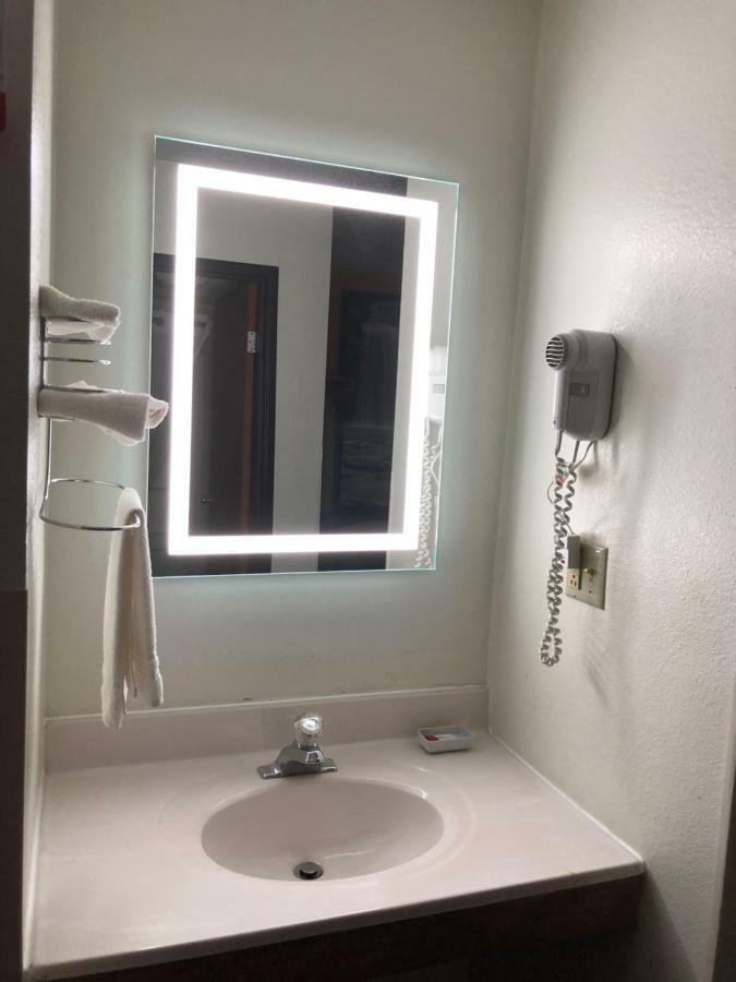 Standard King Room - Non-Smoking
