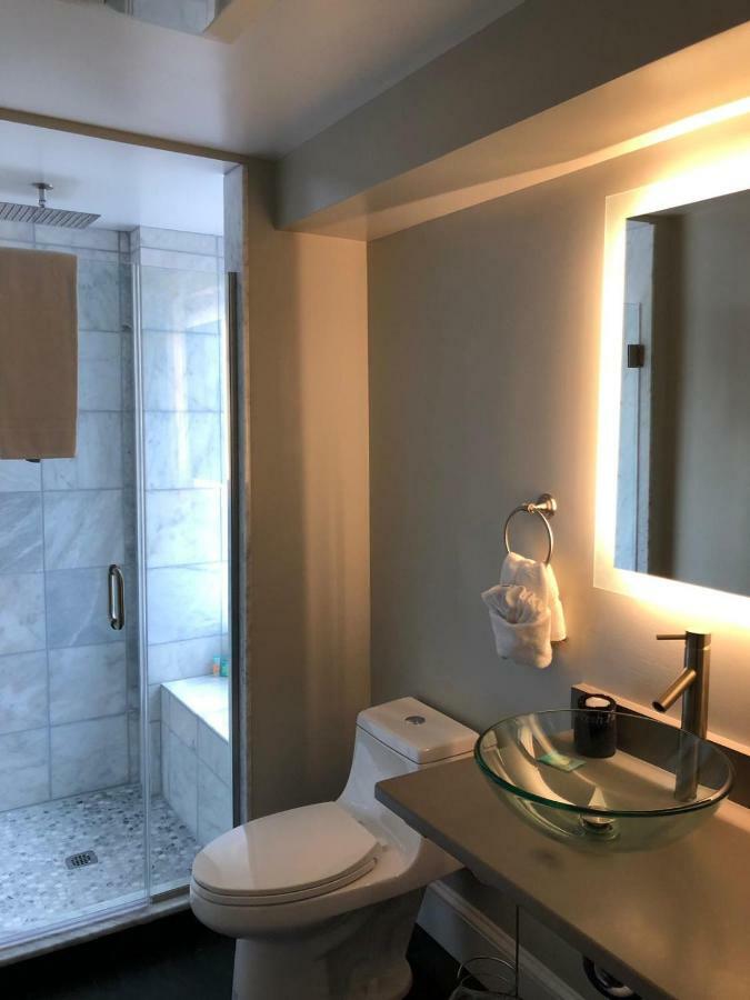 Deluxe King Suite,1584723022:JPEG