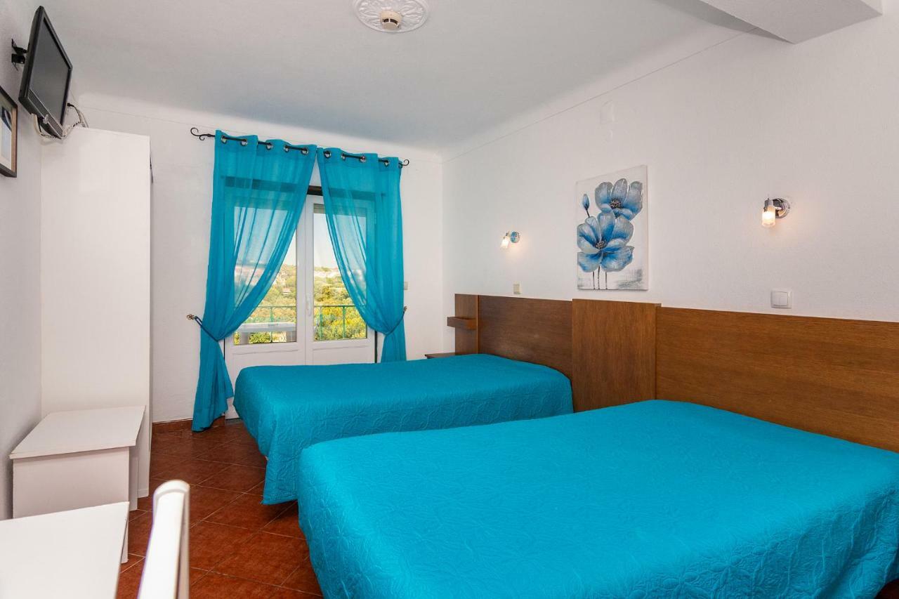Quarto com 2 Camas de Solteiro
