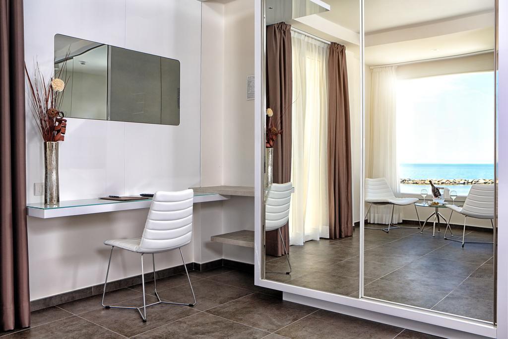 Deluxe Doppel-/Zweibettzimmer mit Meerblick