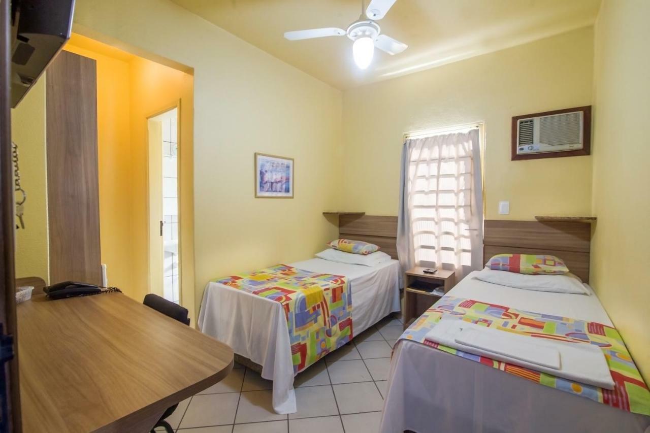 Quarto com 2 Camas de Solteiro