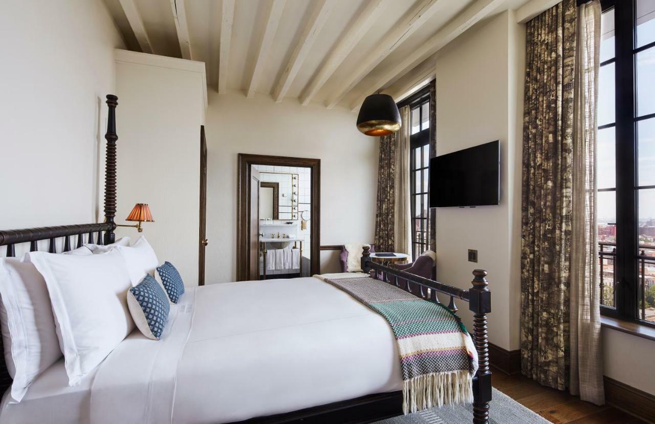 Queen Loft with Tub,812370480:JPEG