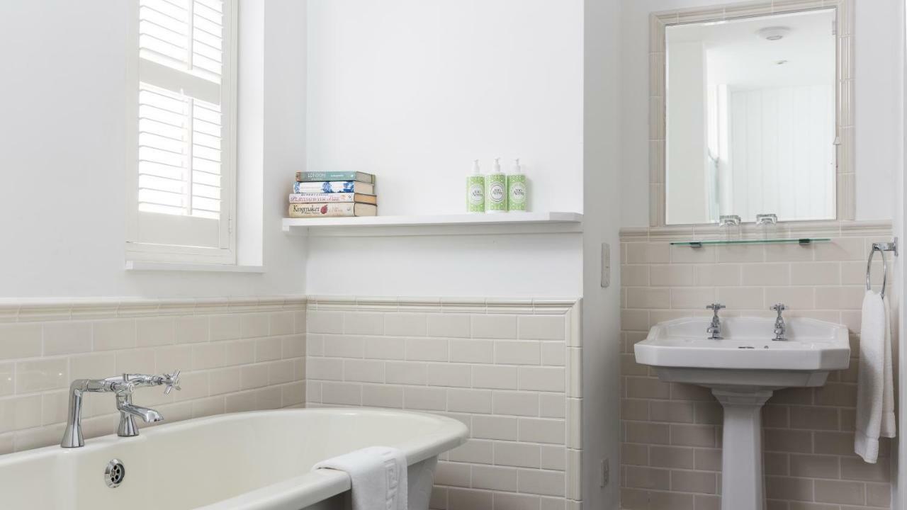 Doppelzimmer mit einem Bad mit Dusche