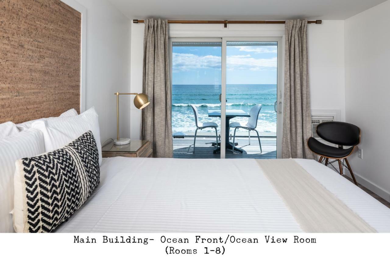 Queen Room with Balcony - Main Building 6