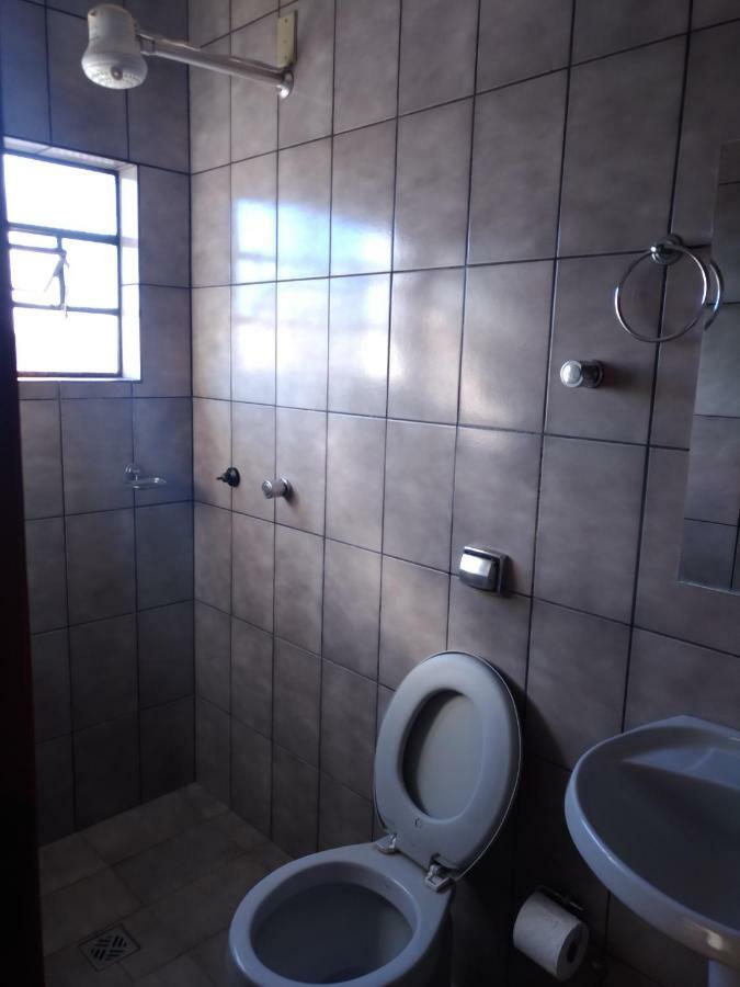 Quarto Econômico com 2 Camas de Solteiro