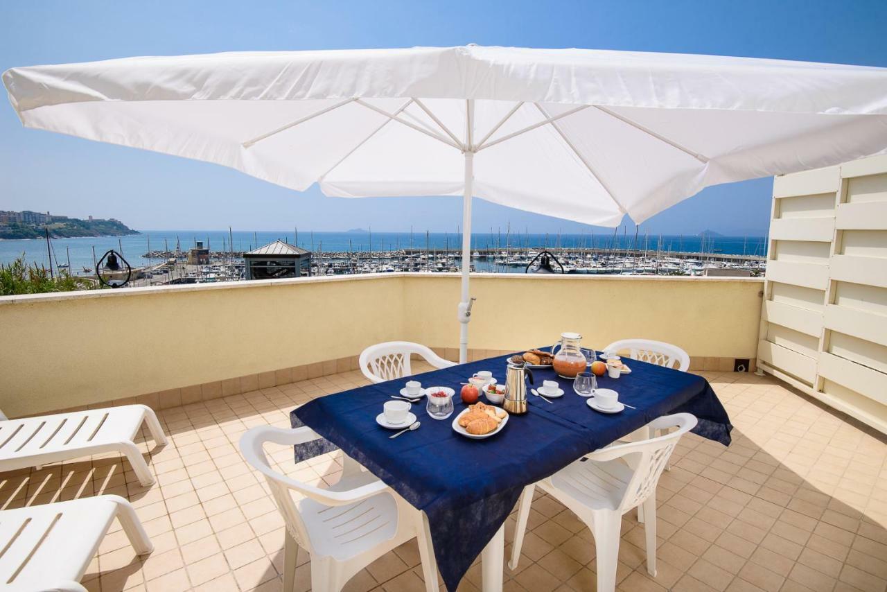 Two-Bedroom Apartment Sea Front,818191394:JPEG