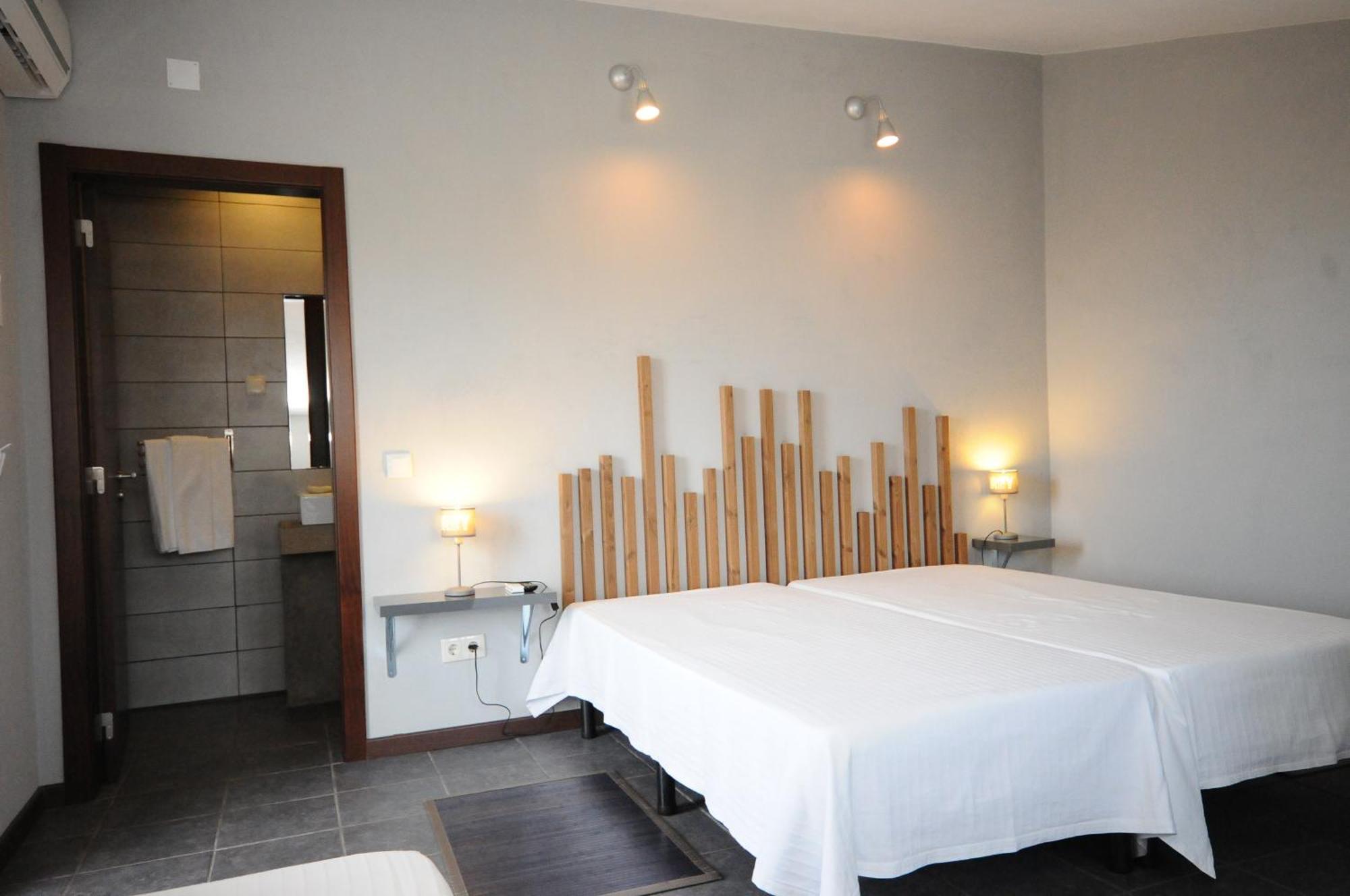 Quarto Triplo com Banheiro Privativo