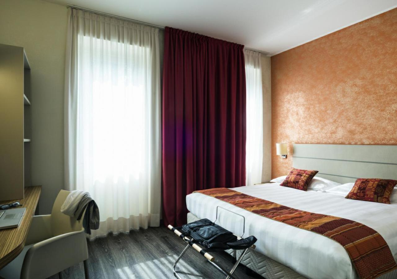 Standard Double Room,402129153:JPEG