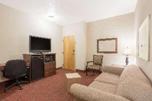 One-Bedroom King Suite - Non-Smoking