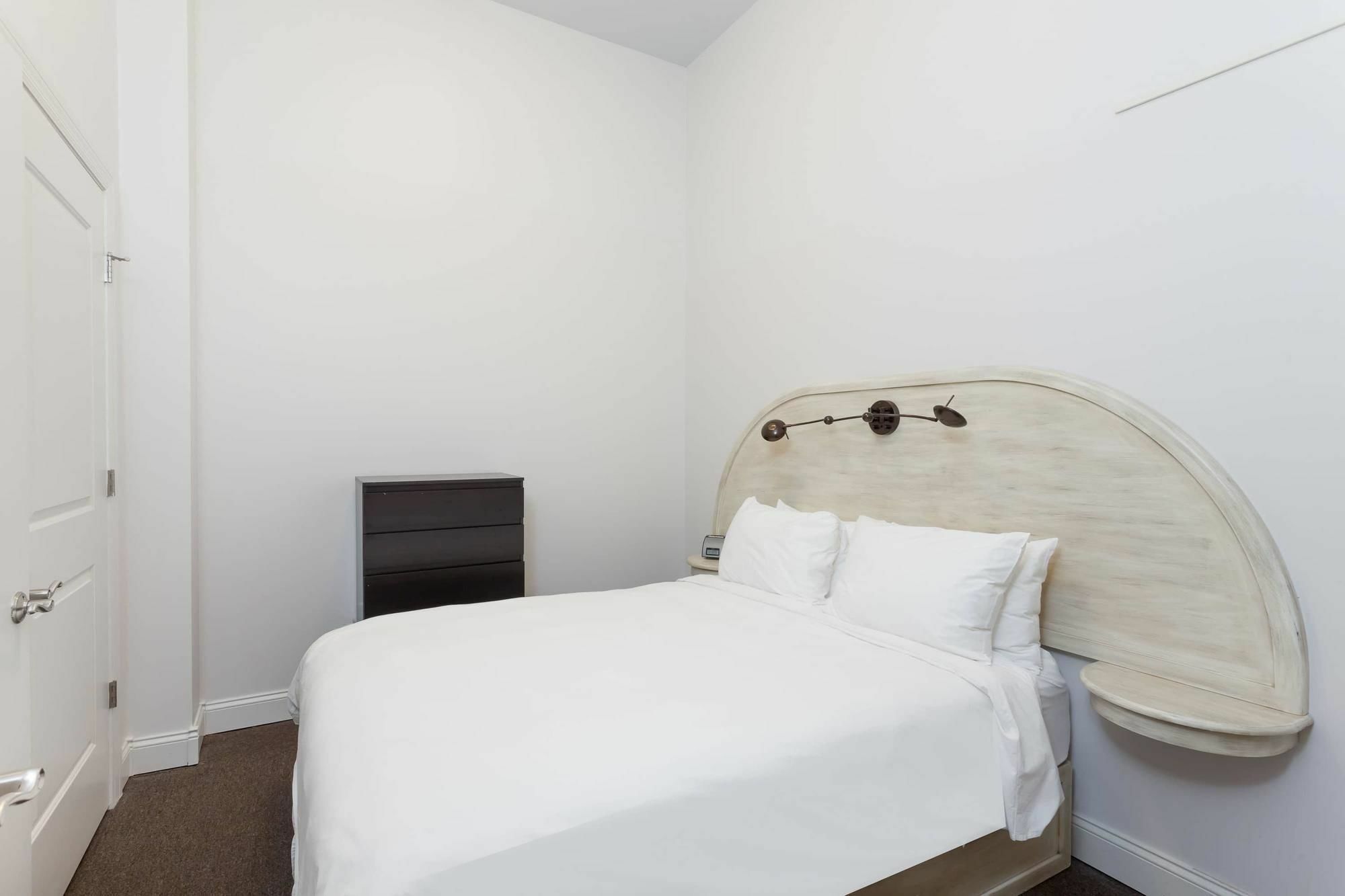 One-Bedroom Queen Suite - Mobility Accessible/Non-Smoking