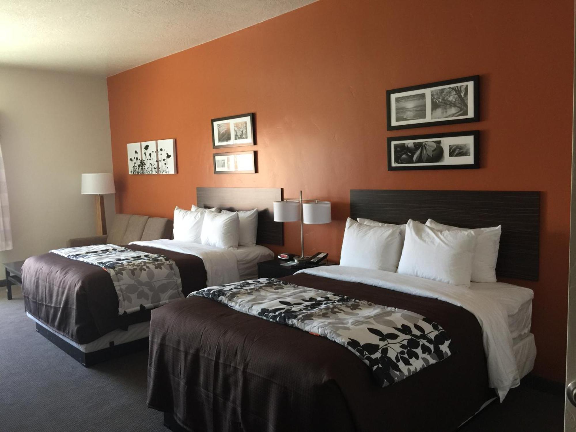 Queen Room with Two Queen Beds and Sofabed - Non-Smoking