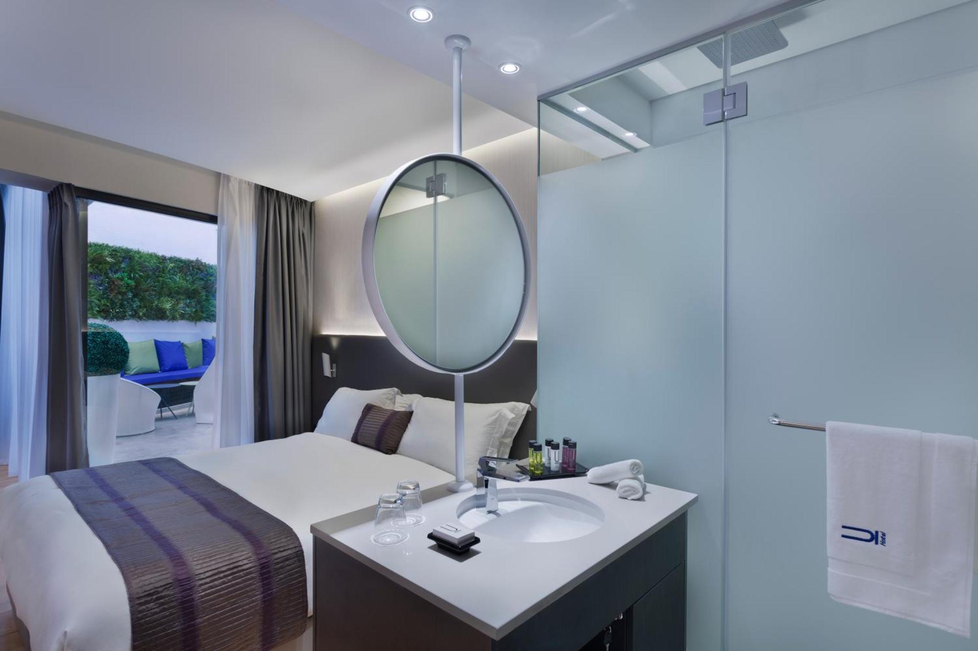 Superior Double or Twin Room with Shared Patio