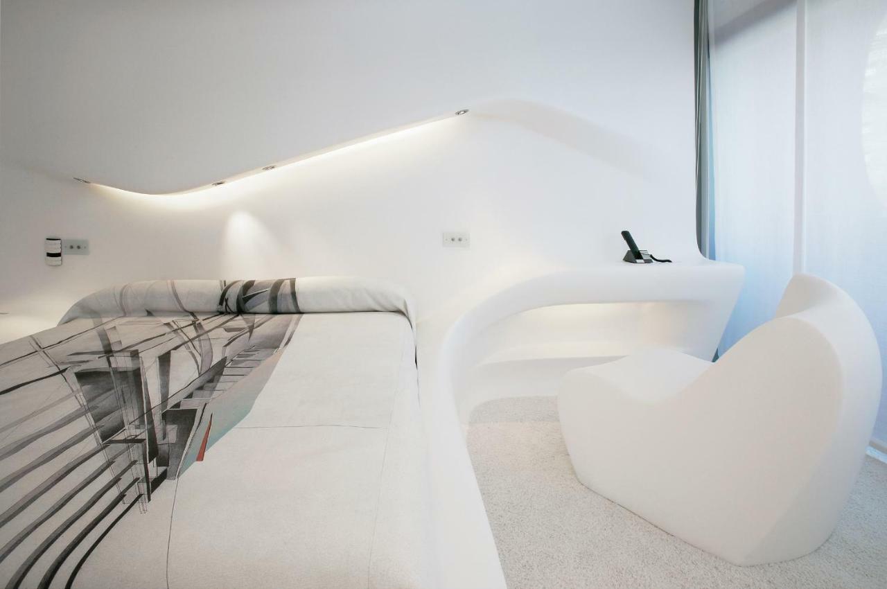 Space Club door Zaha Hadid