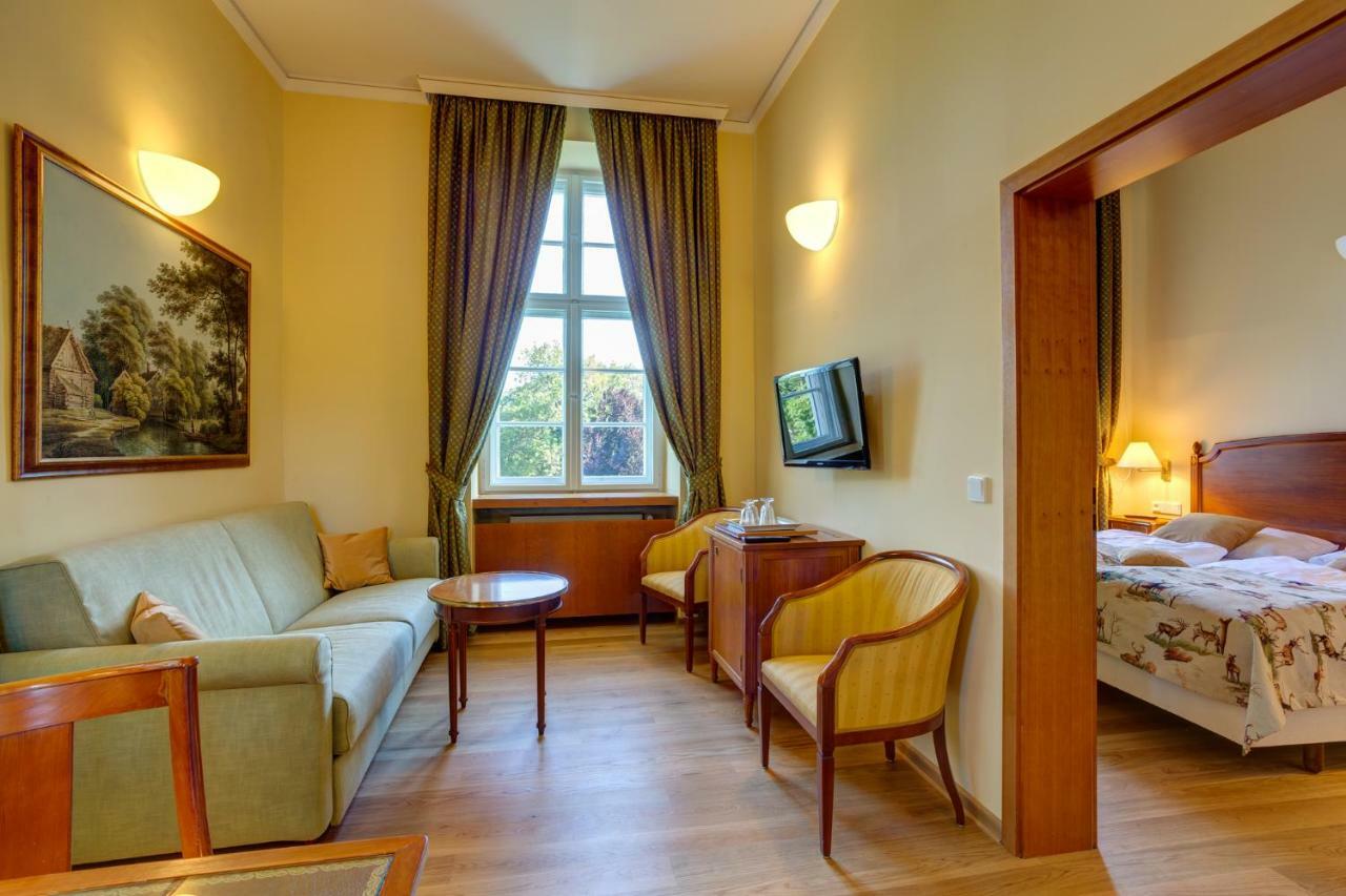 One-Bedroom Suite,830155037:JPEG
