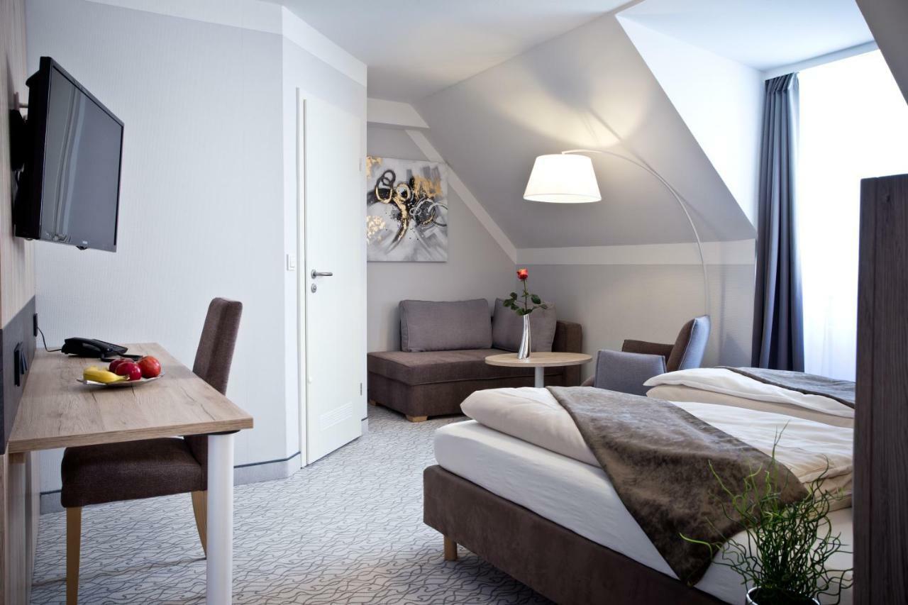 Großes Doppel-/Zweibettzimmer