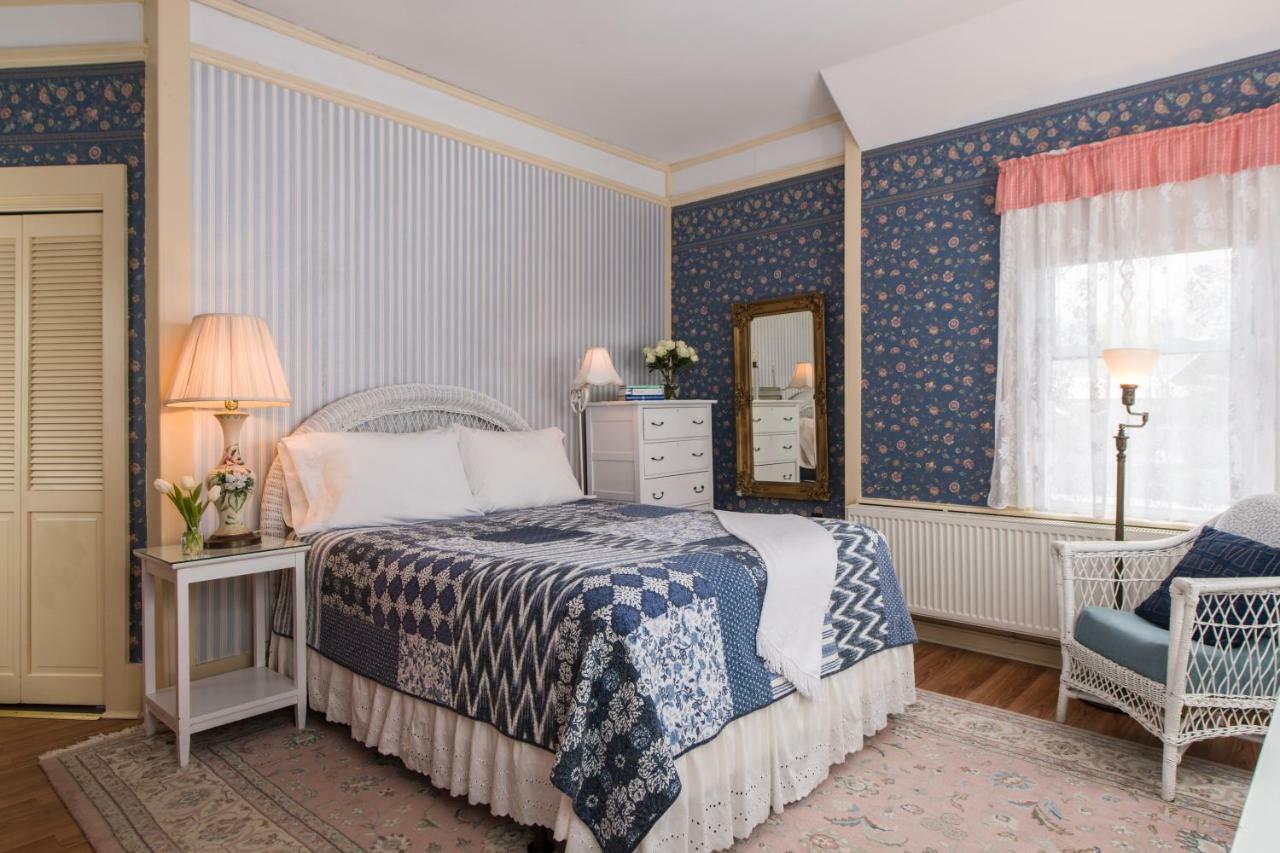 Deluxe Queen Room (Louisburg)