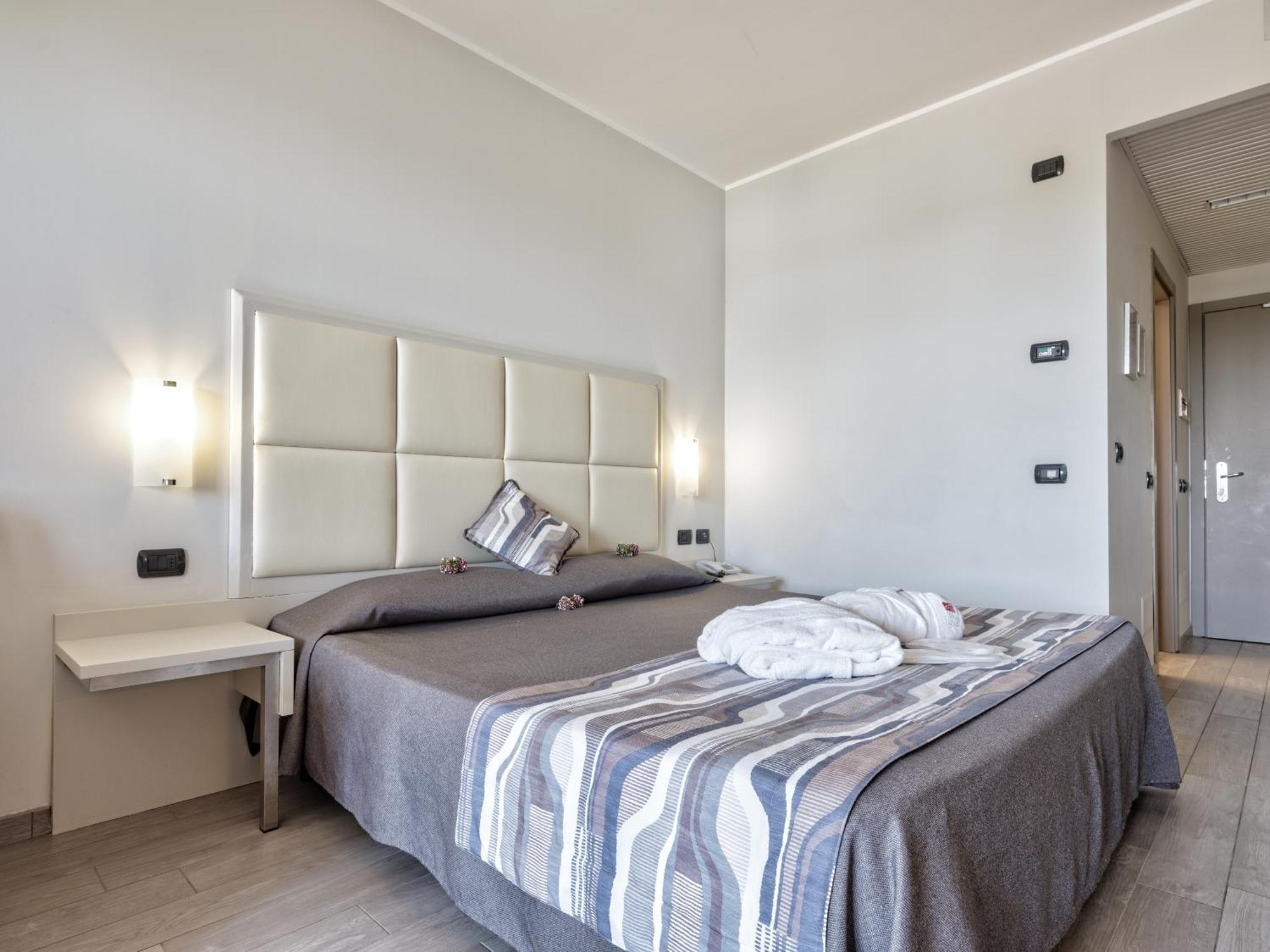 Quintuple Room,1498467316:JPEG