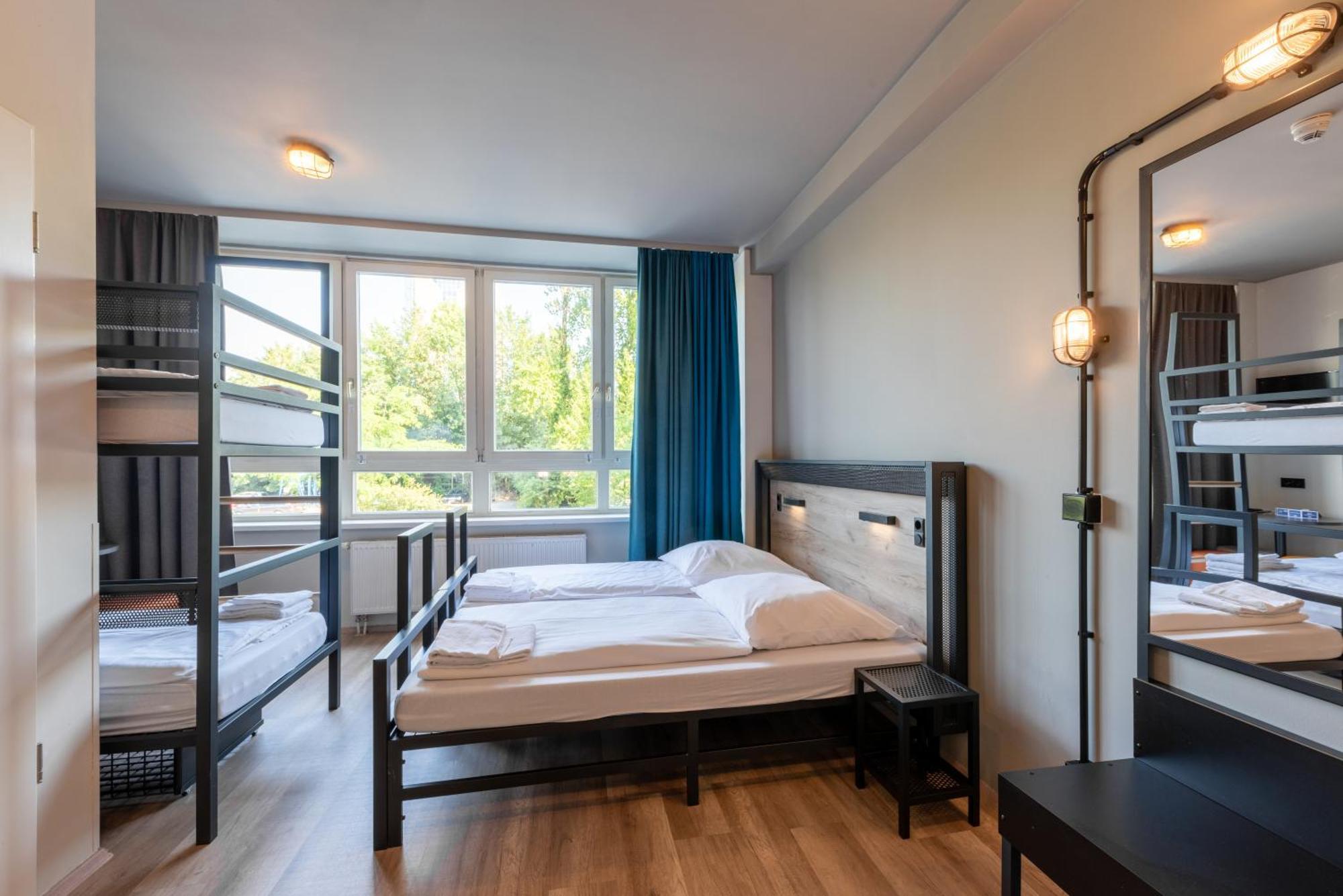 Quadruple Room,1435889506:JPEG