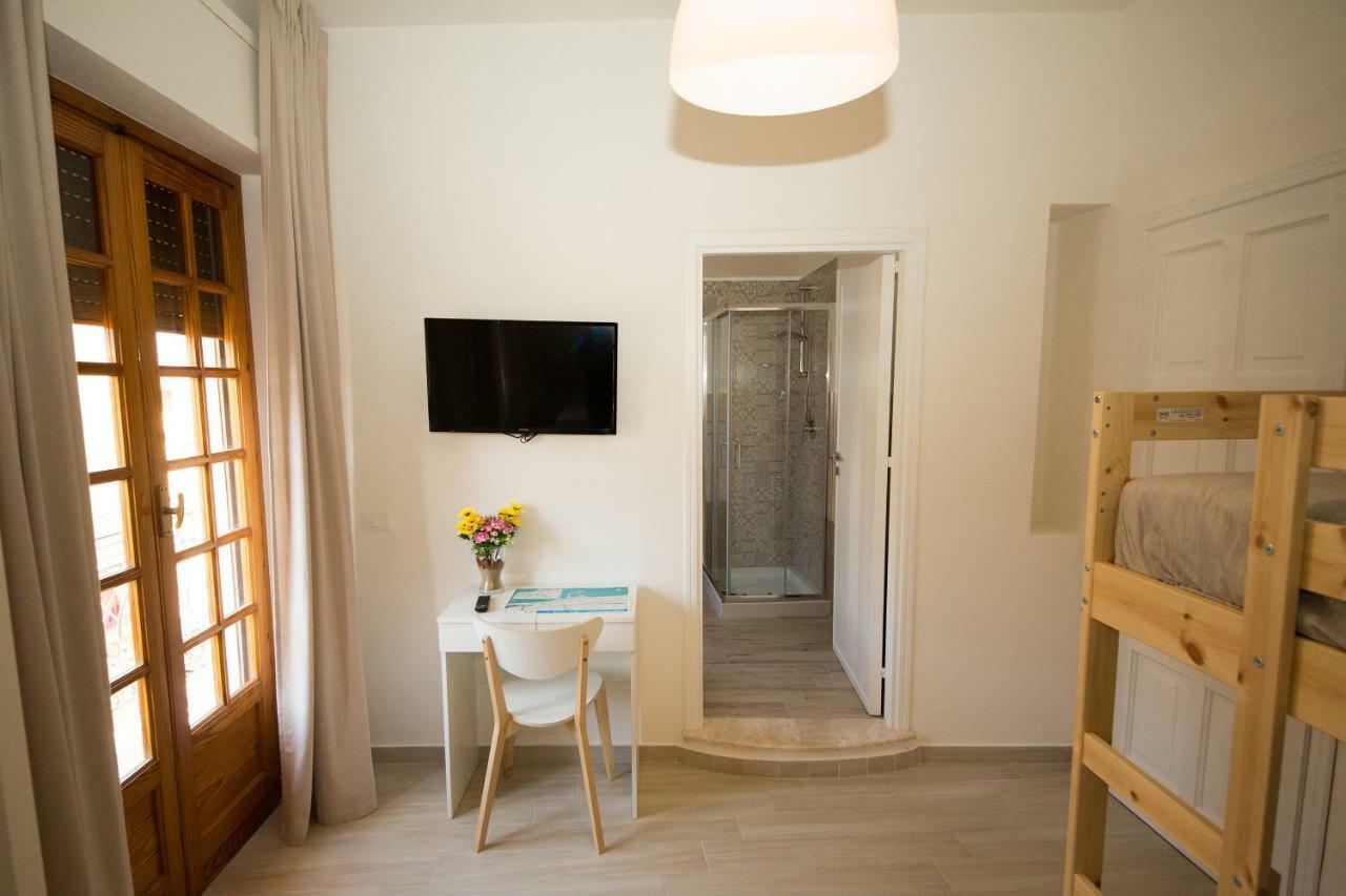 Camera Matrimoniale/Doppia con Letti Singoli con Letto Supplementare