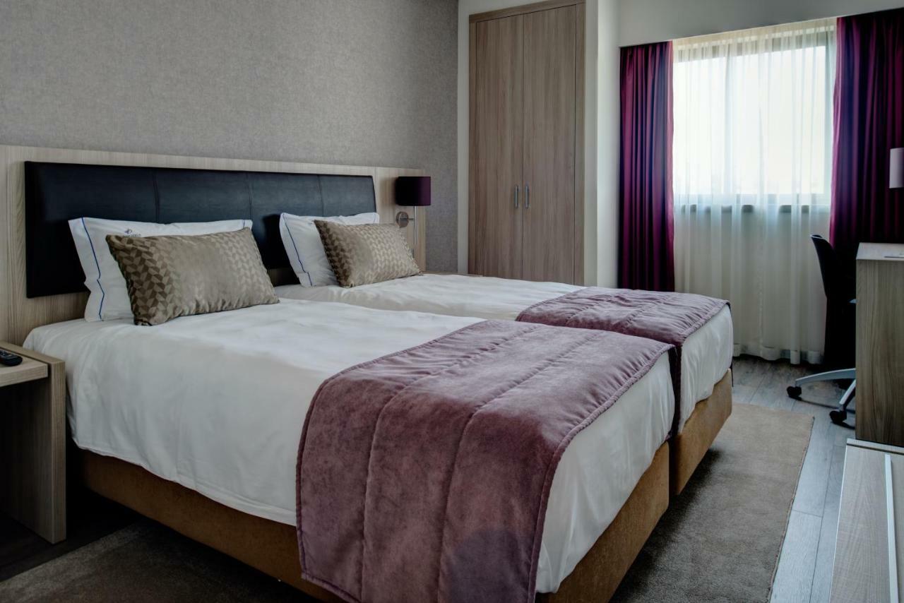 Quarto Executivo com 2 Camas de Solteiro