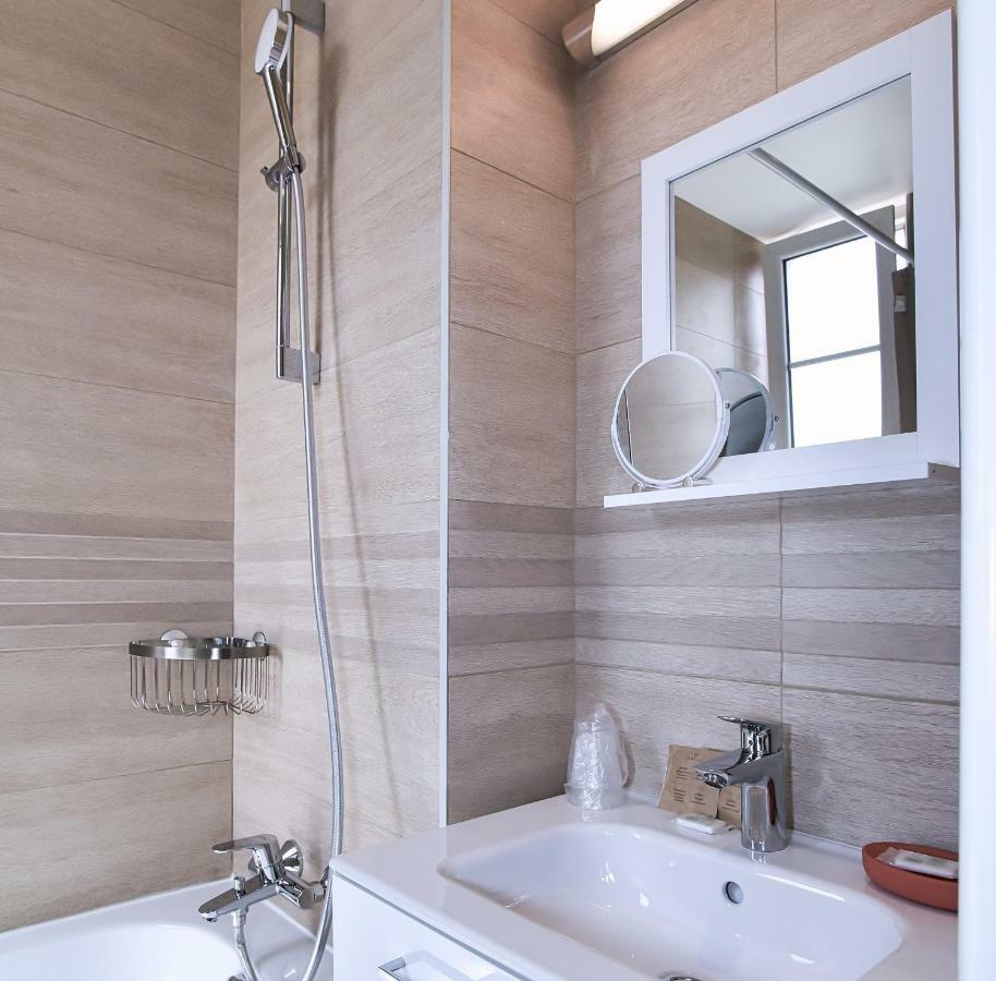 Chambre Double Supérieure - Vue sur Rue