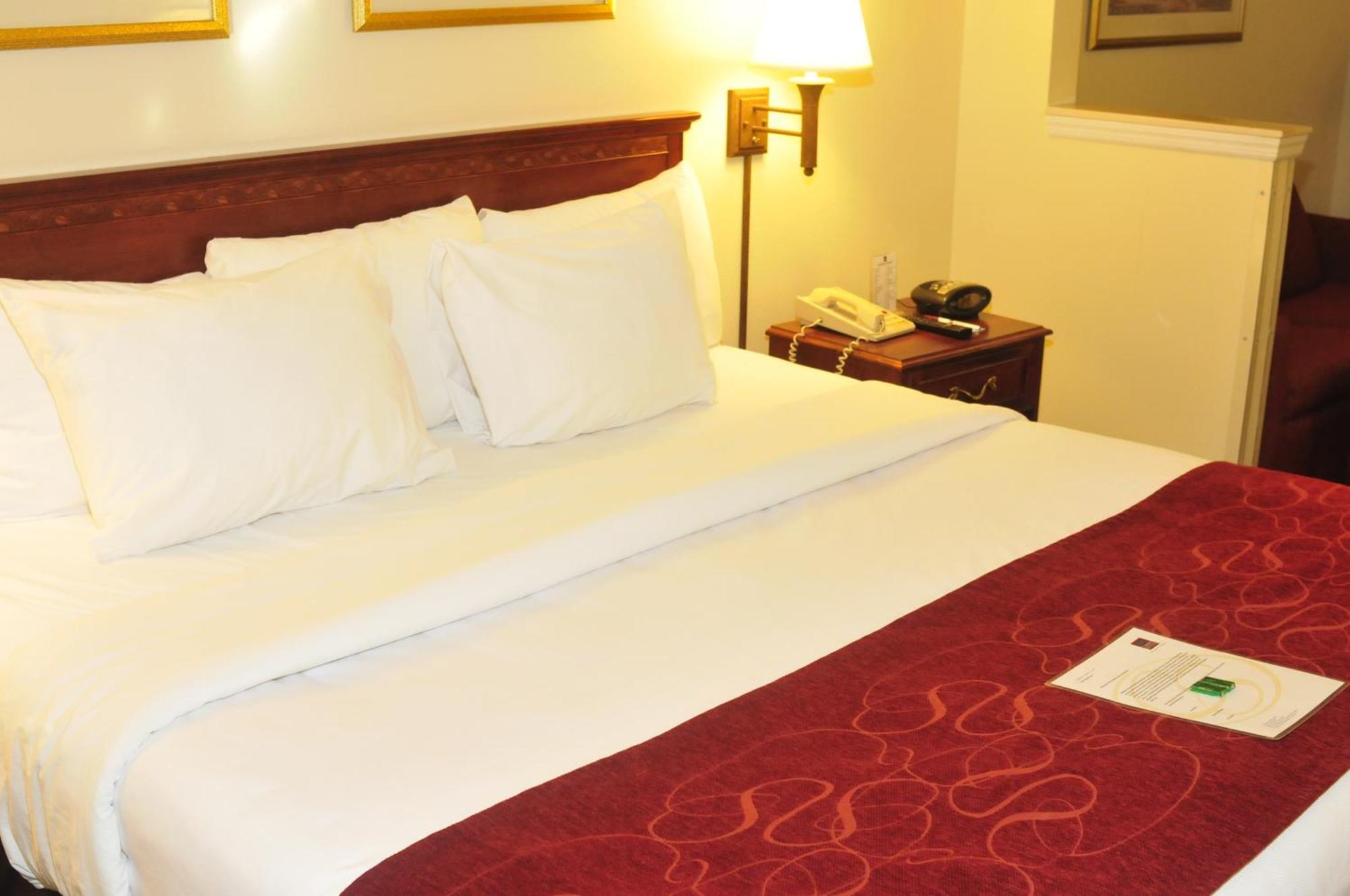 Zimmer mit Kingsize-Bett