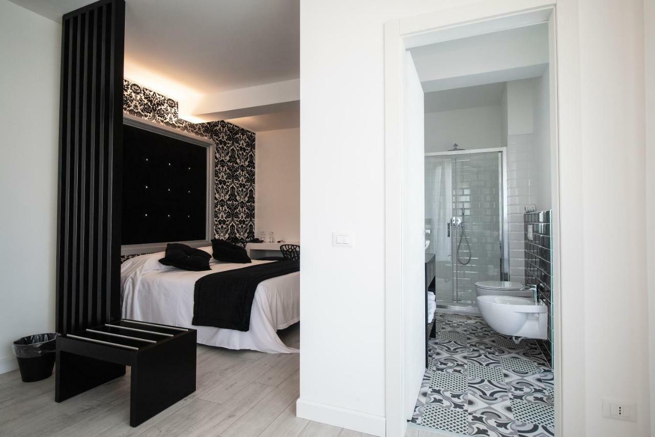 Camera Tripla Superior