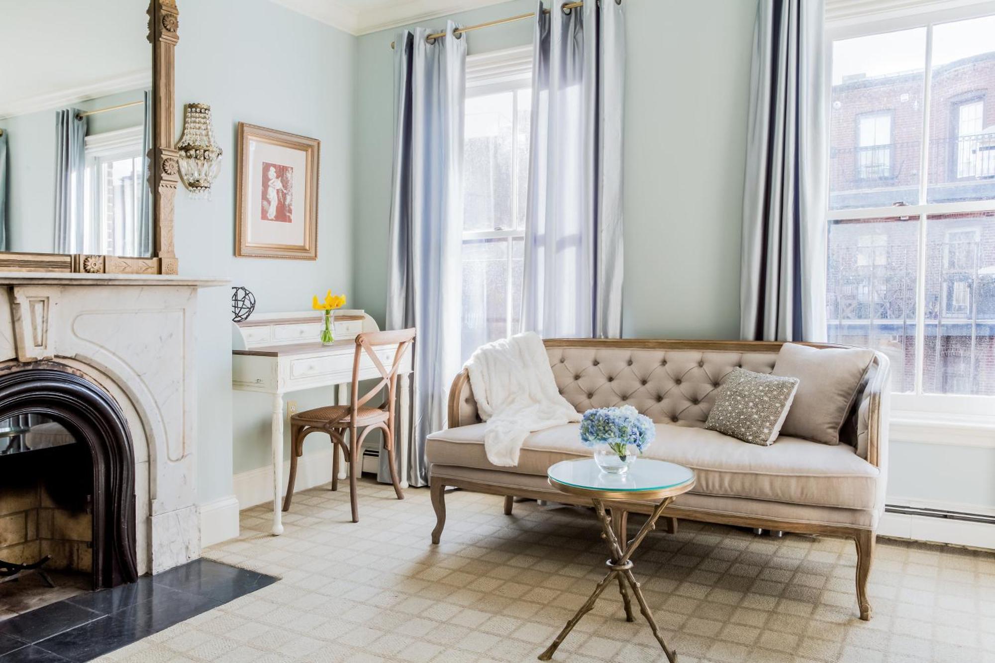 Deluxe Queen Room