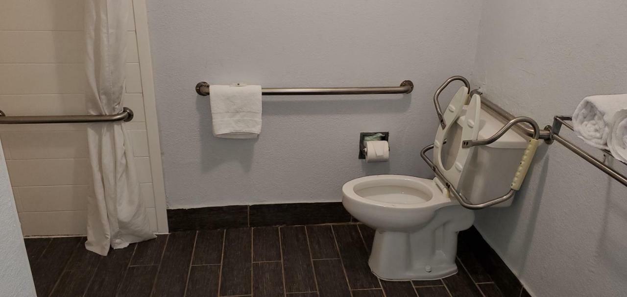 King Room - Accessible/Non-Smoking