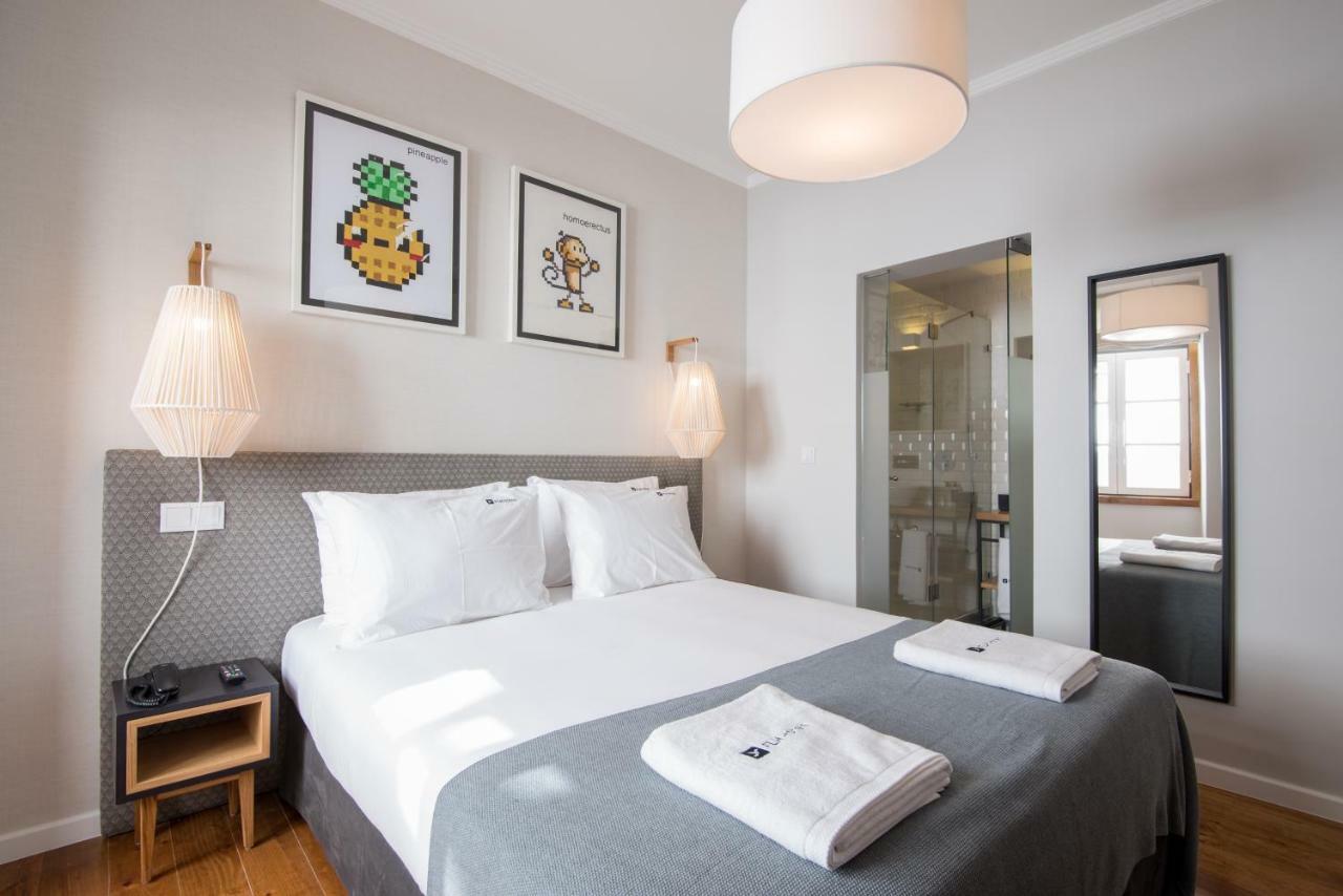 Kleines Doppelzimmer mit Blick in den Innenbereich