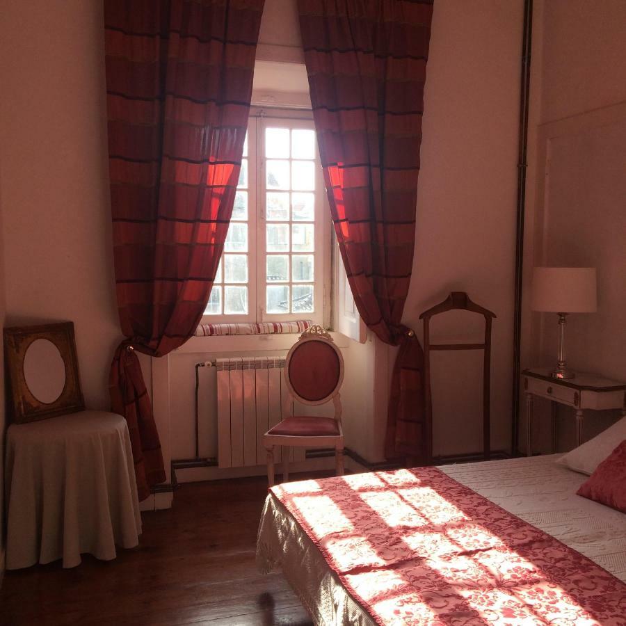 Quarto com Cama de Casal ou 2 de Solteiro