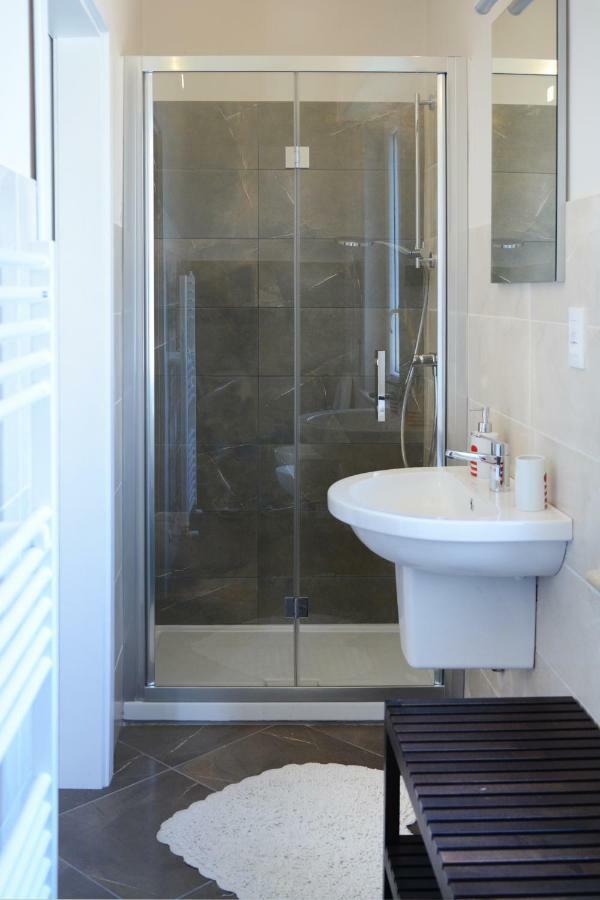 Camera Matrimoniale/Doppia con Letti Singoli con Bagno Privato
