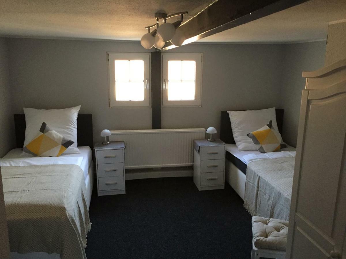Doppel-/Zweibettzimmer mit Gemeinschaftsbad