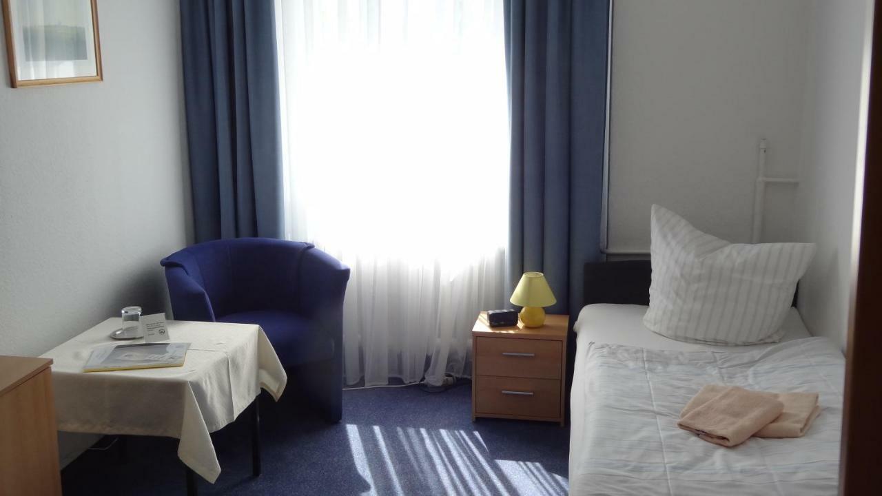 Single Room,862295489:JPEG