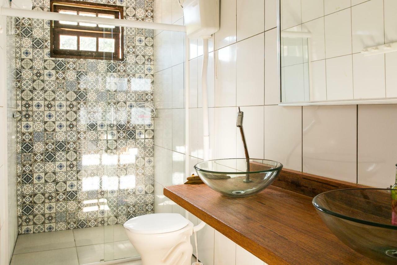 Quarto Triplo Básico com Banheiro Compartilhado