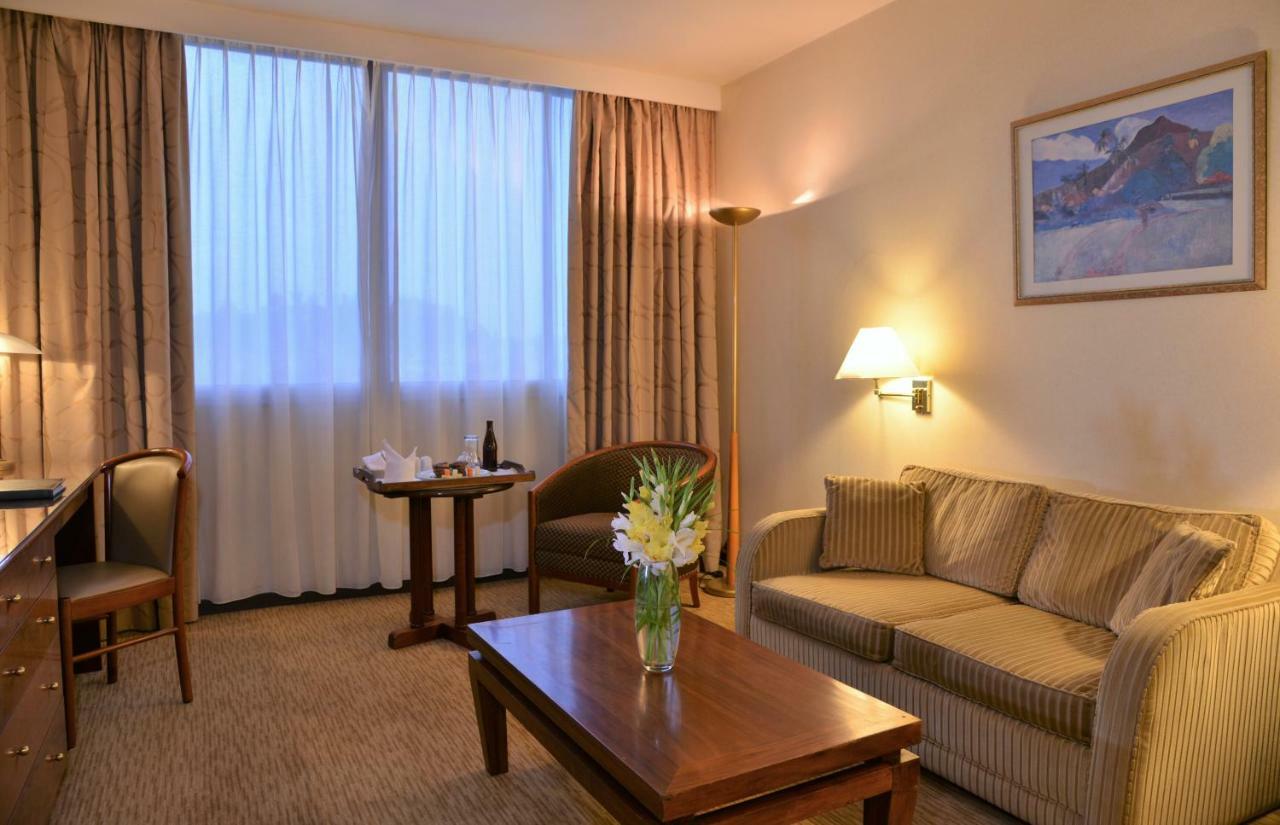 Suite with Lake View