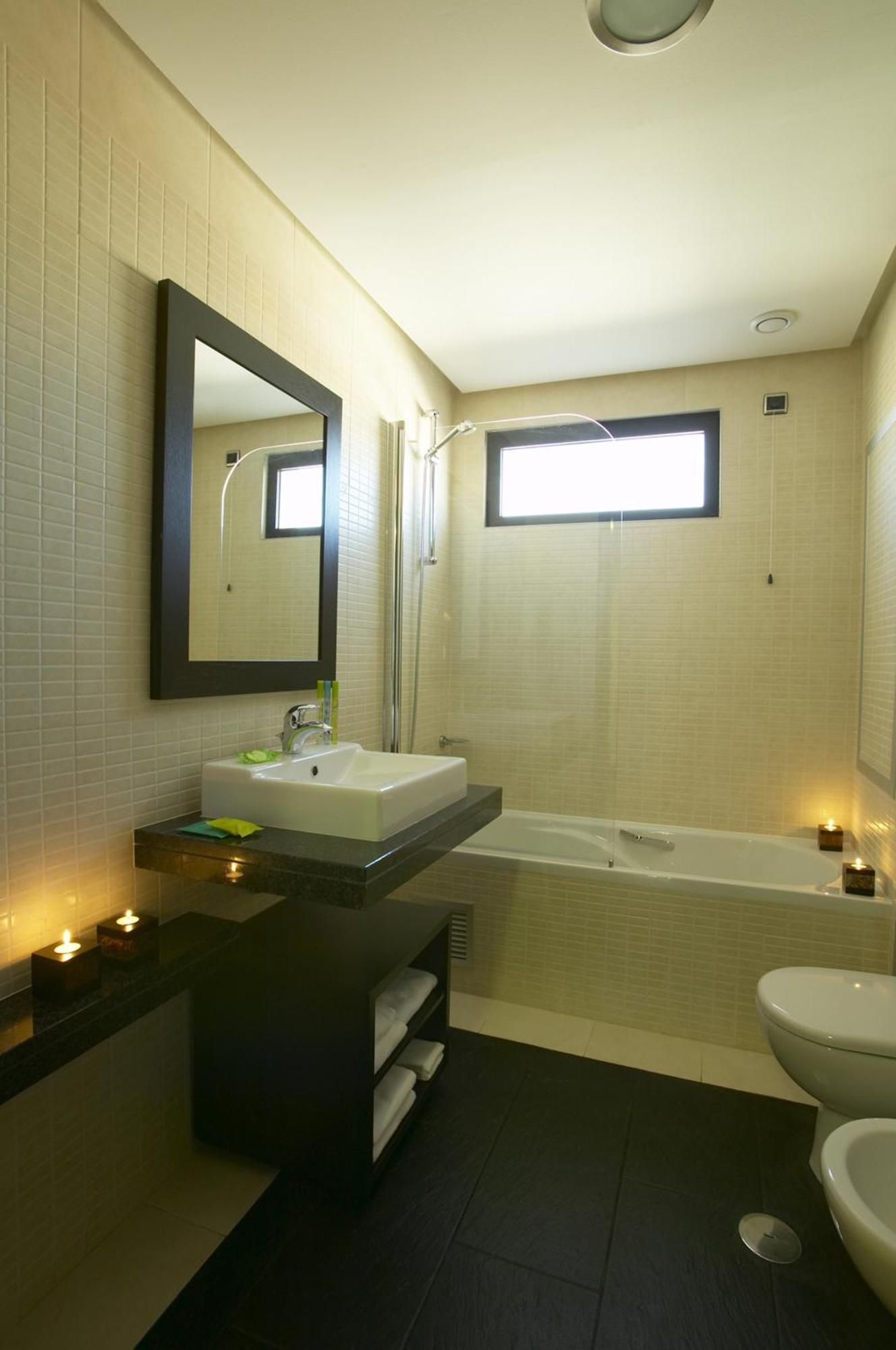Twin Room with Extra Bed (2 Adults + 1 Child),1588035505:JPEG