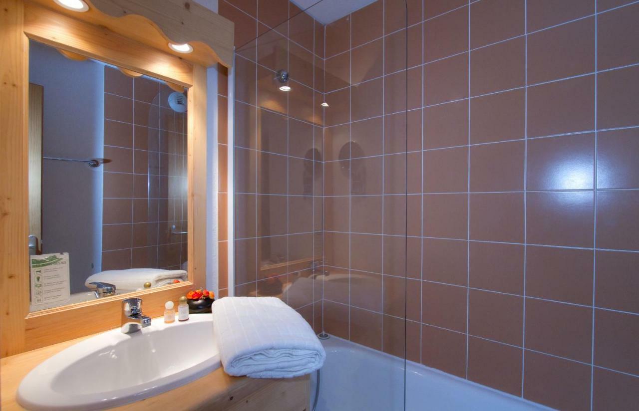 One-Bedroom Apartment,892905403:JPEG