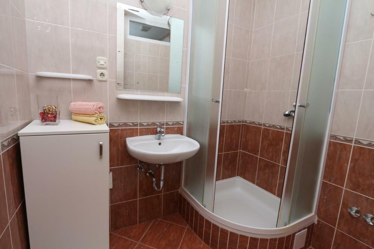 Chambre Double Deluxe (2 Adultes + 1 Enfant)