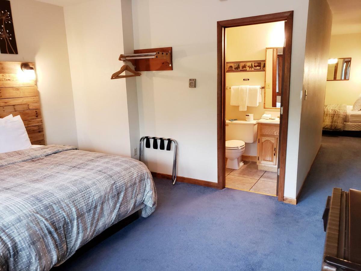 Deluxe Queen Room with Two Queen Beds